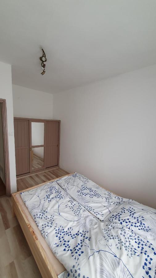 Aron Apartman Бадачонтомай Екстериор снимка